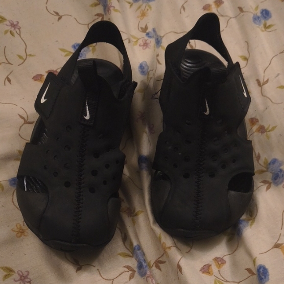 Black Nike Sandals - Picture 1 of 4